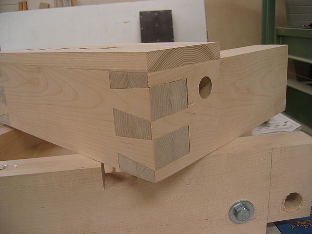 photo of a completed dovetail drawer box